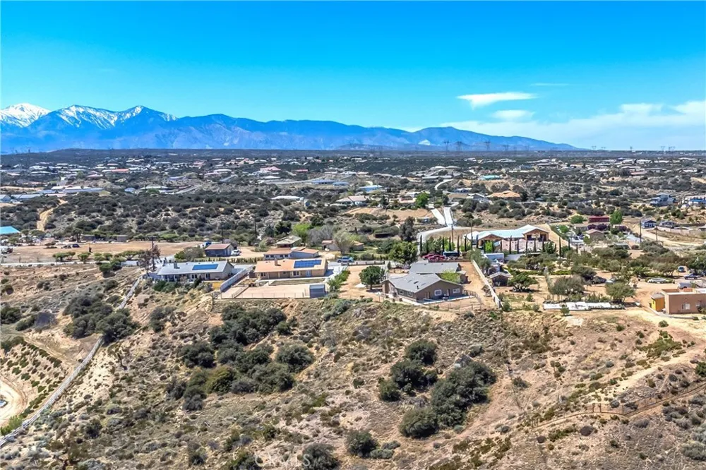 7045 Oak Hill Road Oak Hills, CA 92344