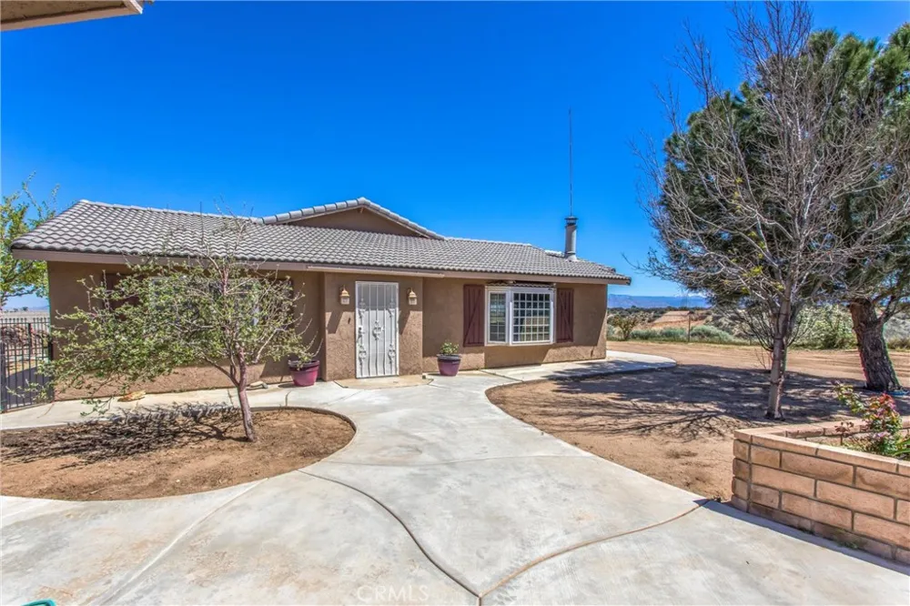 7045 Oak Hill Road Oak Hills, CA 92344