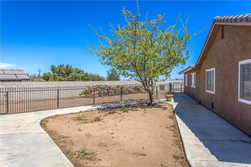 7045 Oak Hill Road Oak Hills, CA 92344