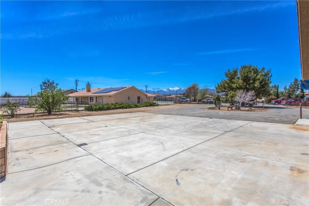 7045 Oak Hill Road Oak Hills, CA 92344