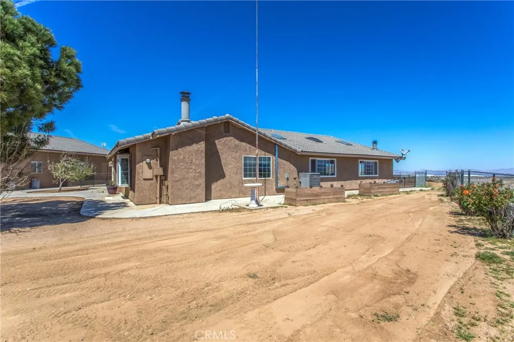 7045 Oak Hill Road Oak Hills, CA 92344