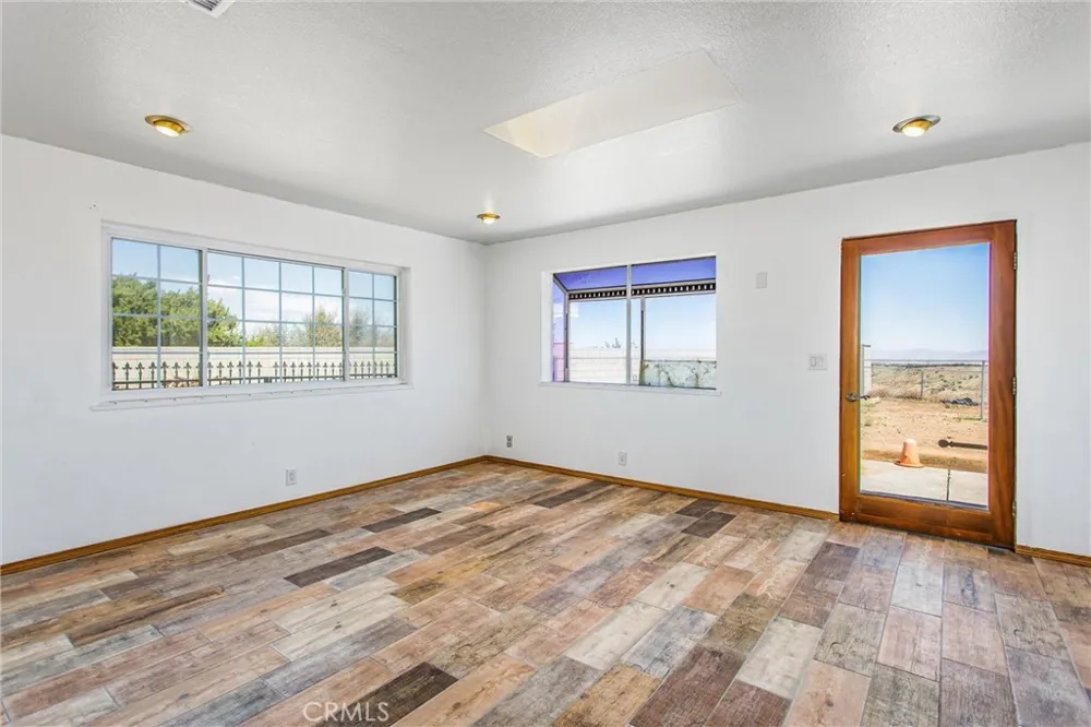7045 Oak Hill Road Oak Hills, CA 92344