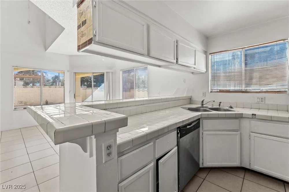 6673 Silver Penny Avenue Las Vegas, NV 89108