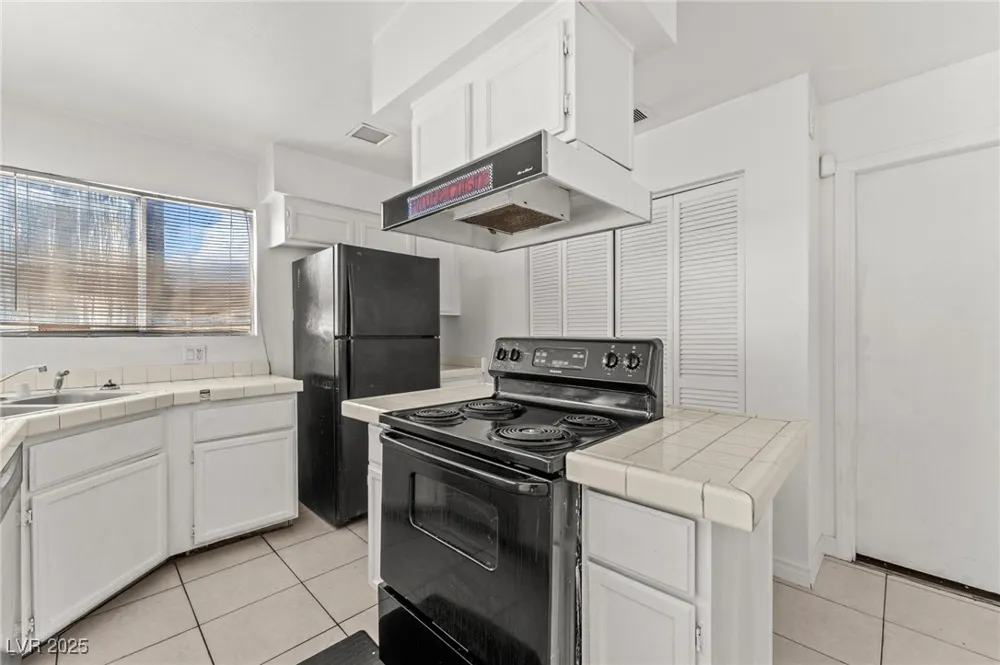 6673 Silver Penny Avenue Las Vegas, NV 89108