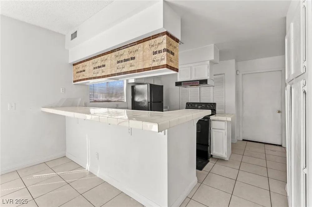 6673 Silver Penny Avenue Las Vegas, NV 89108