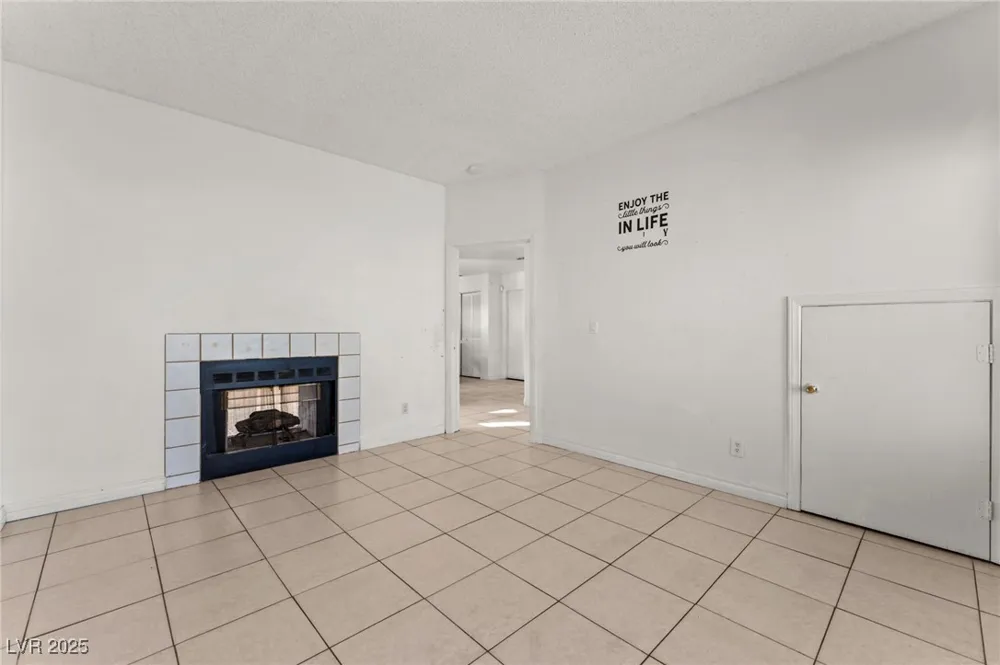 6673 Silver Penny Avenue Las Vegas, NV 89108