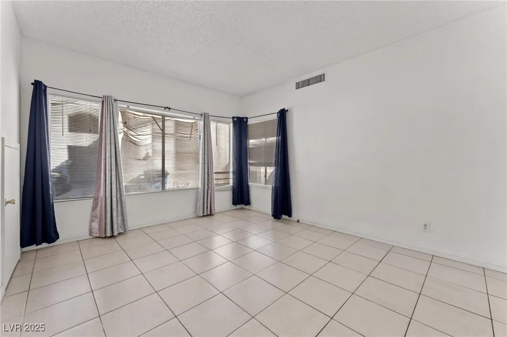 6673 Silver Penny Avenue Las Vegas, NV 89108