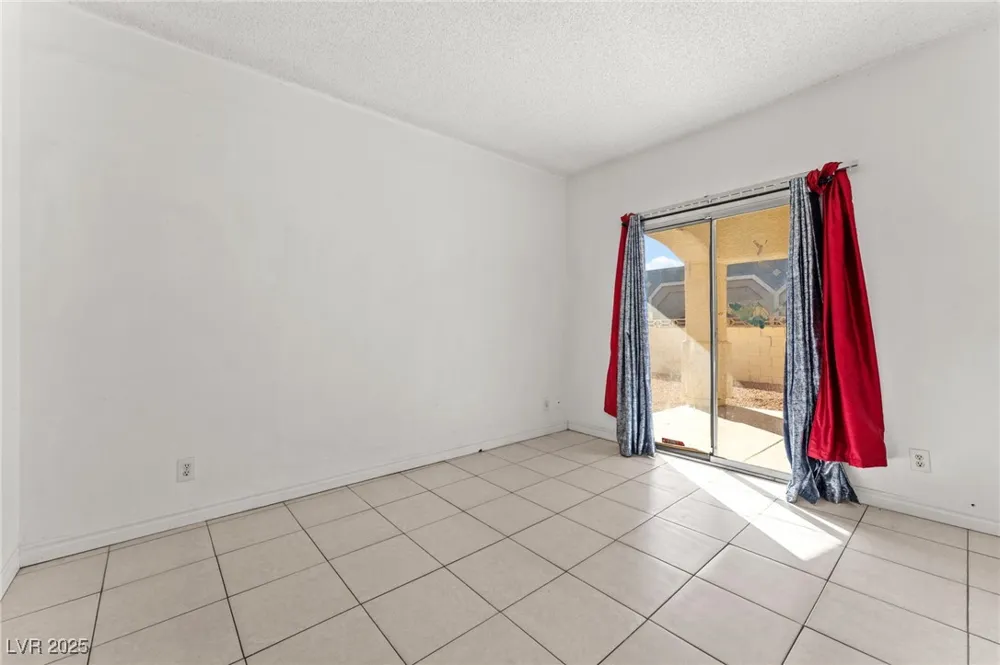 6673 Silver Penny Avenue Las Vegas, NV 89108