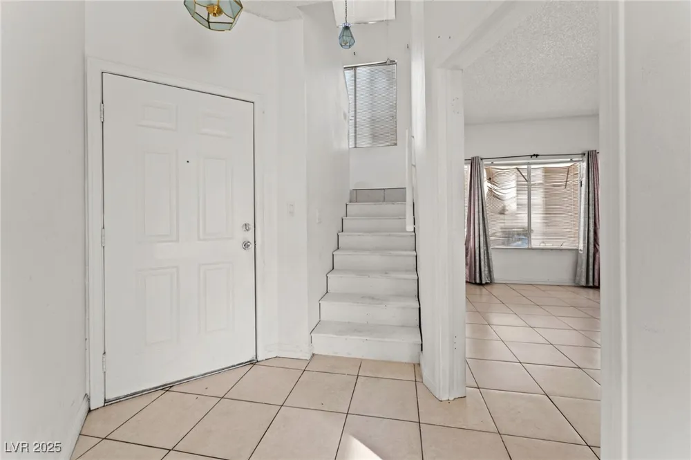 6673 Silver Penny Avenue Las Vegas, NV 89108