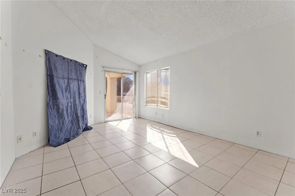 6673 Silver Penny Avenue Las Vegas, NV 89108