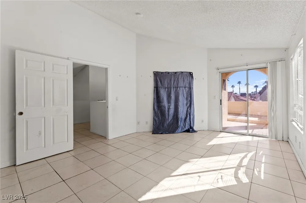 6673 Silver Penny Avenue Las Vegas, NV 89108