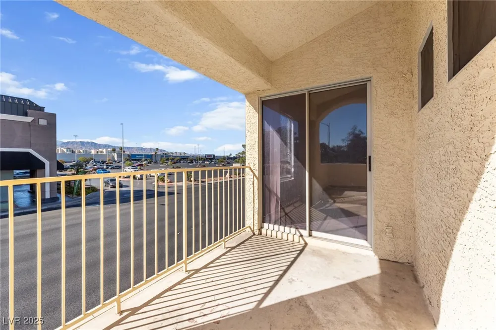 6673 Silver Penny Avenue Las Vegas, NV 89108