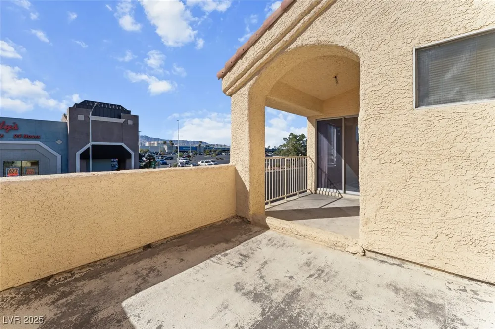 6673 Silver Penny Avenue Las Vegas, NV 89108