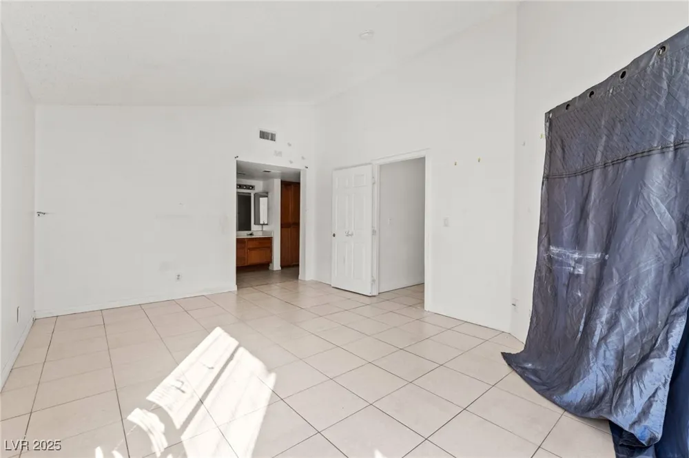 6673 Silver Penny Avenue Las Vegas, NV 89108