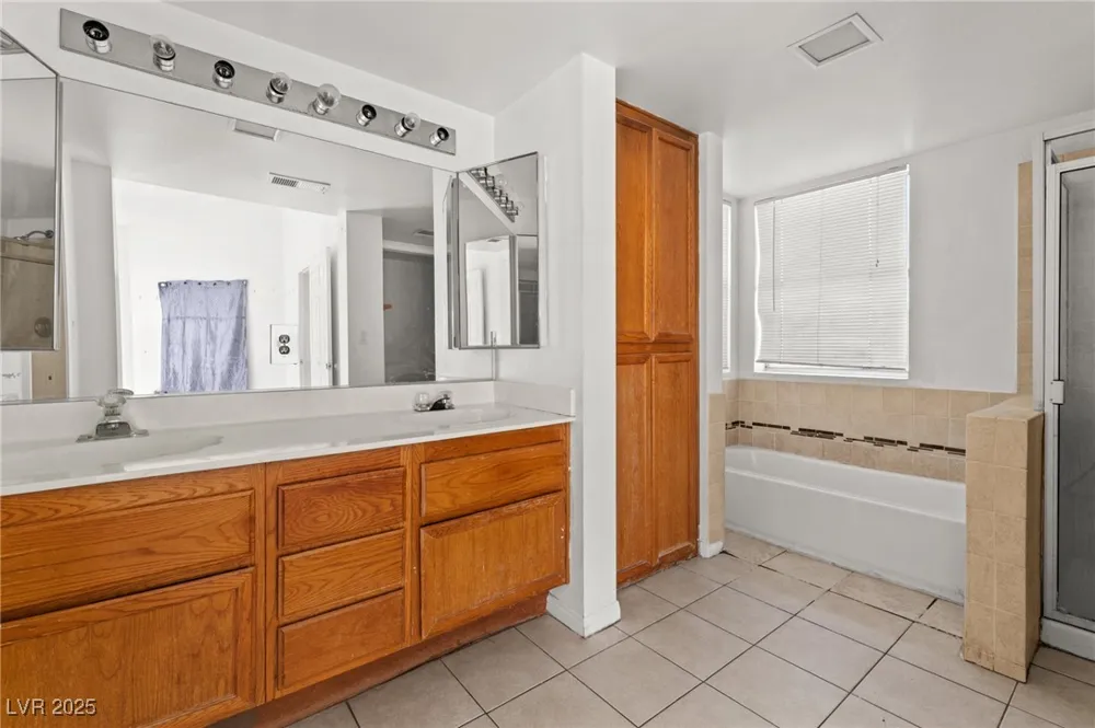 6673 Silver Penny Avenue Las Vegas, NV 89108