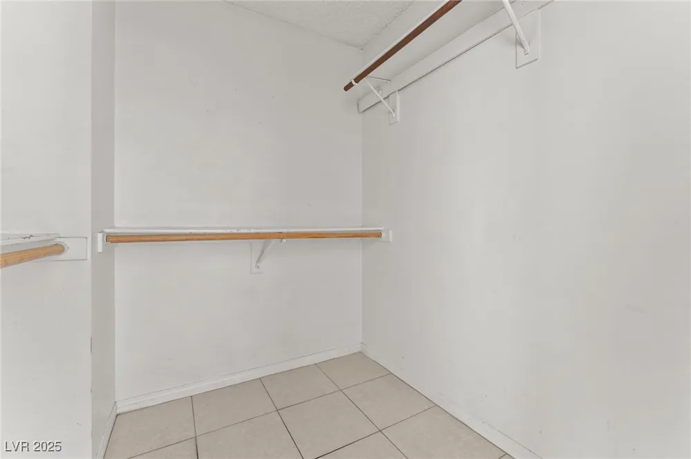 6673 Silver Penny Avenue Las Vegas, NV 89108