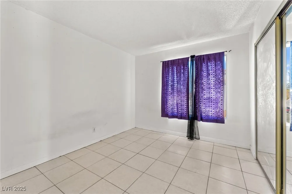 6673 Silver Penny Avenue Las Vegas, NV 89108