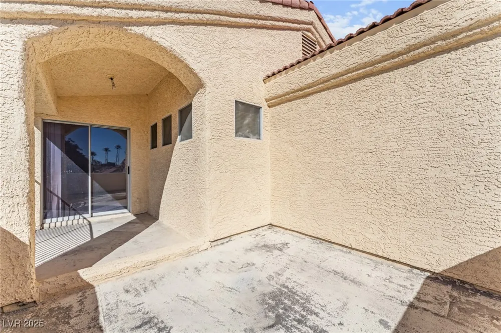 6673 Silver Penny Avenue Las Vegas, NV 89108