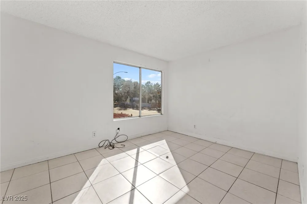 6673 Silver Penny Avenue Las Vegas, NV 89108