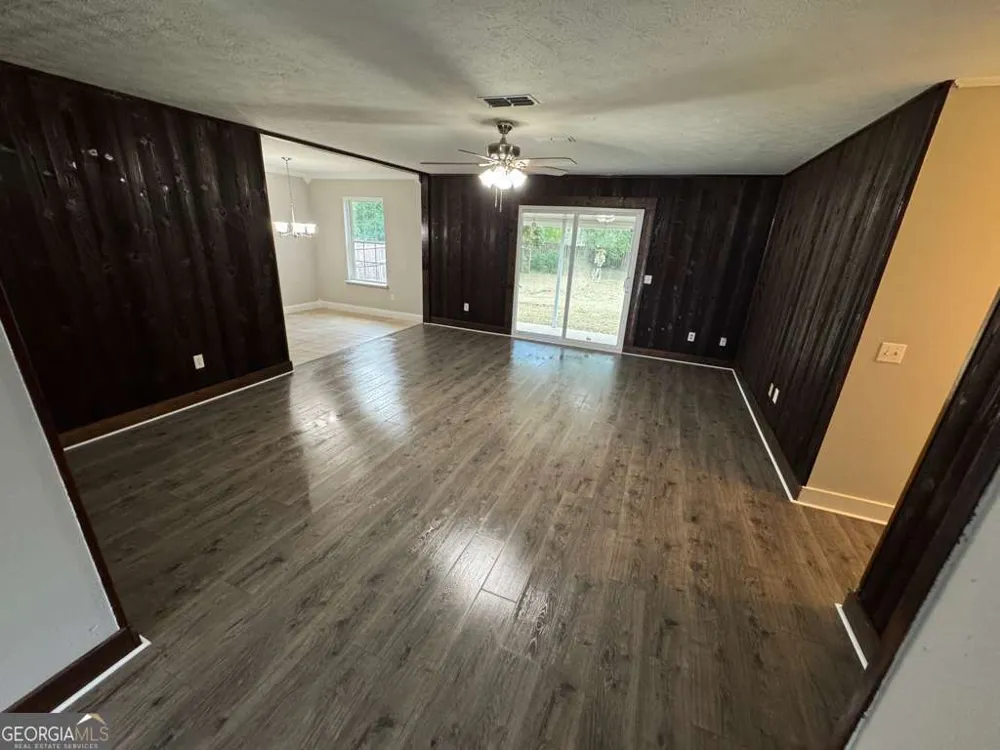 1621 Meadowood DR Waycross, GA 31503