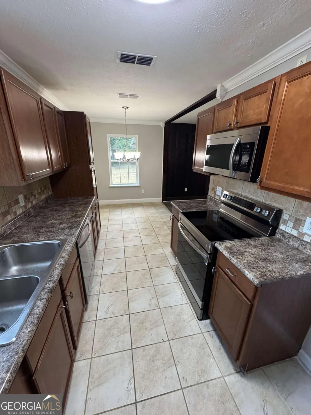 1621 Meadowood DR Waycross, GA 31503
