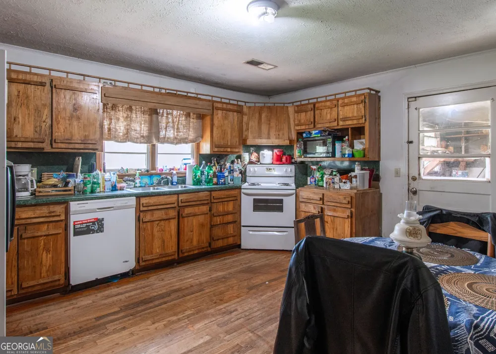1358 W 5 HWY Roopville, GA 30170