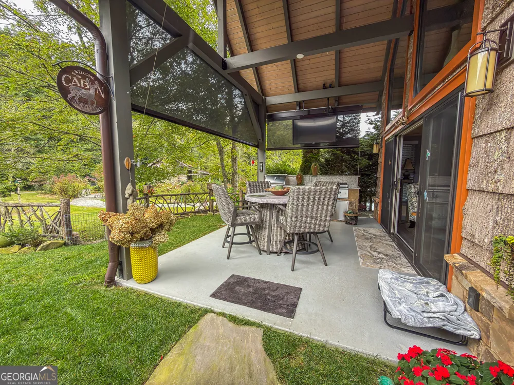 111 Wildflower RD Scaly Mountain, NC 28775