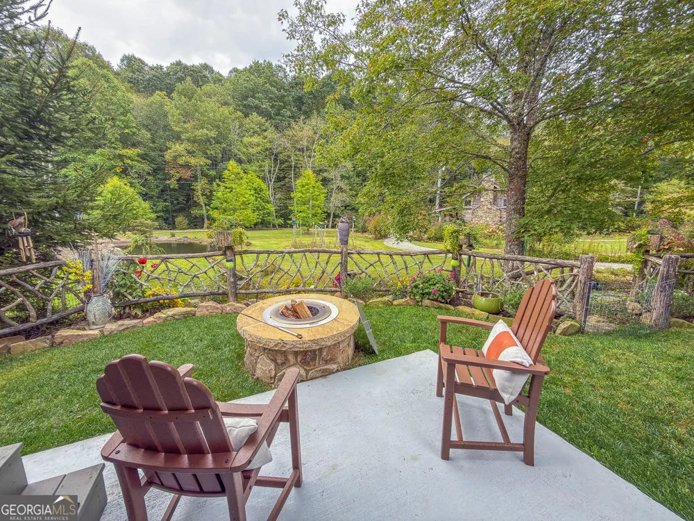 111 Wildflower RD Scaly Mountain, NC 28775