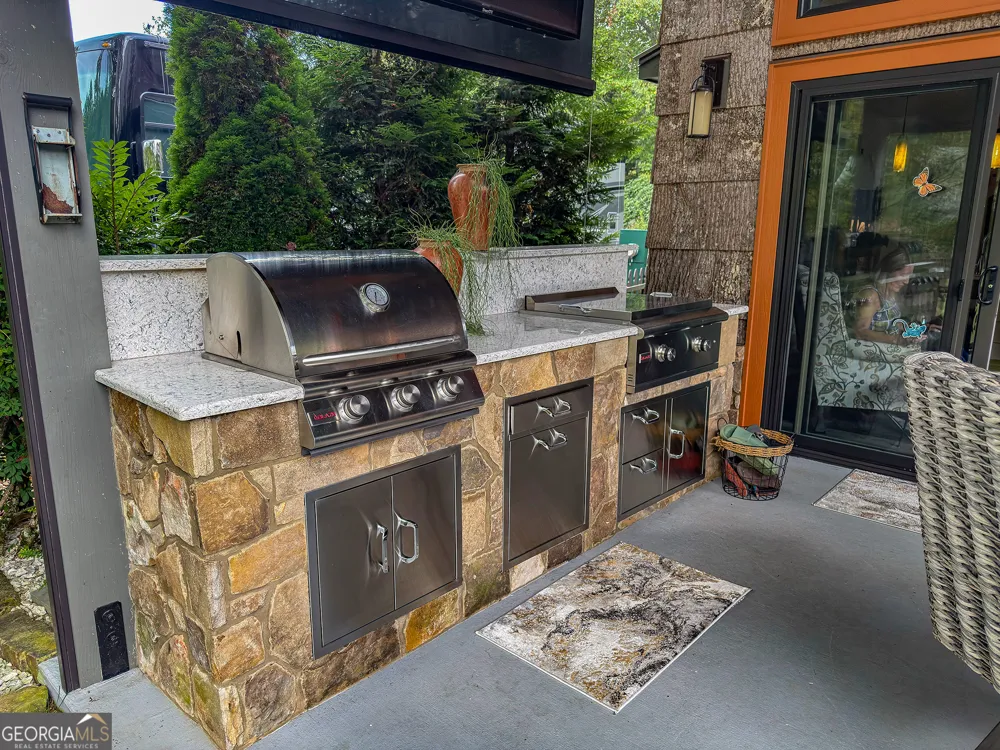 111 Wildflower RD Scaly Mountain, NC 28775