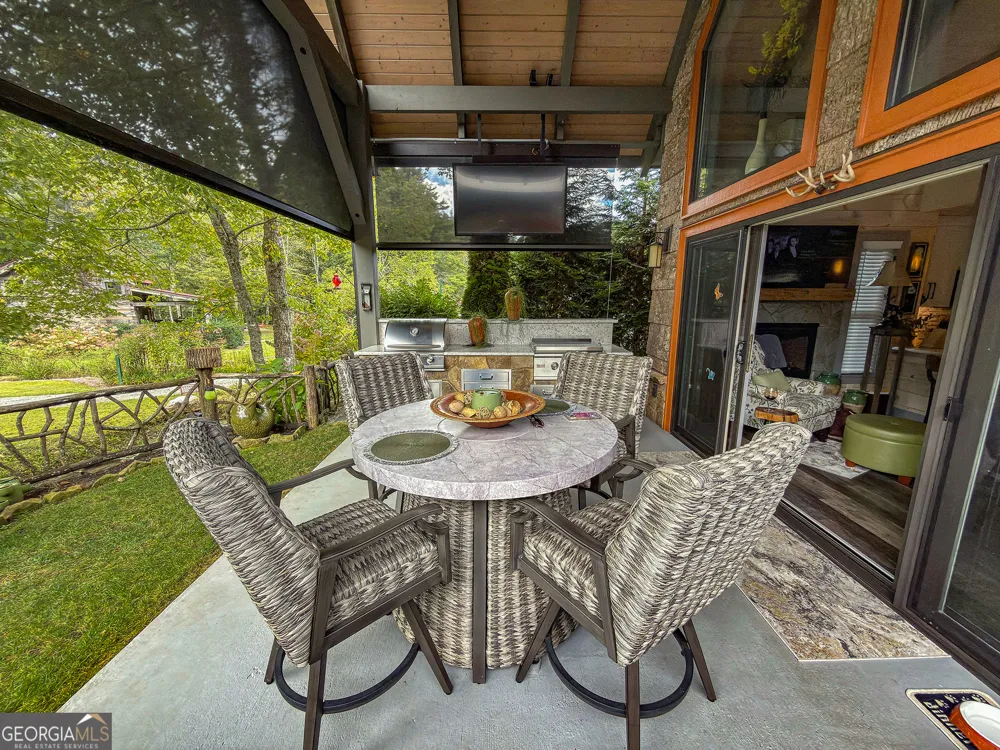 111 Wildflower RD Scaly Mountain, NC 28775