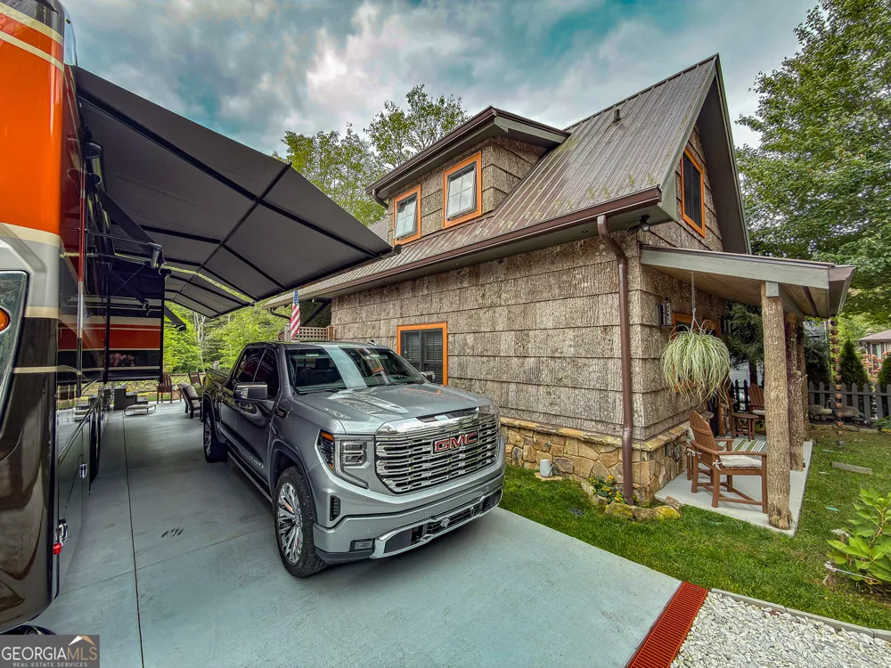 111 Wildflower RD Scaly Mountain, NC 28775