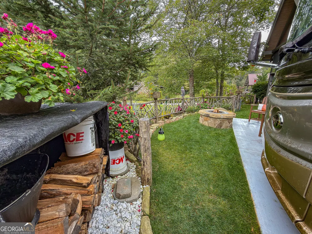 111 Wildflower RD Scaly Mountain, NC 28775