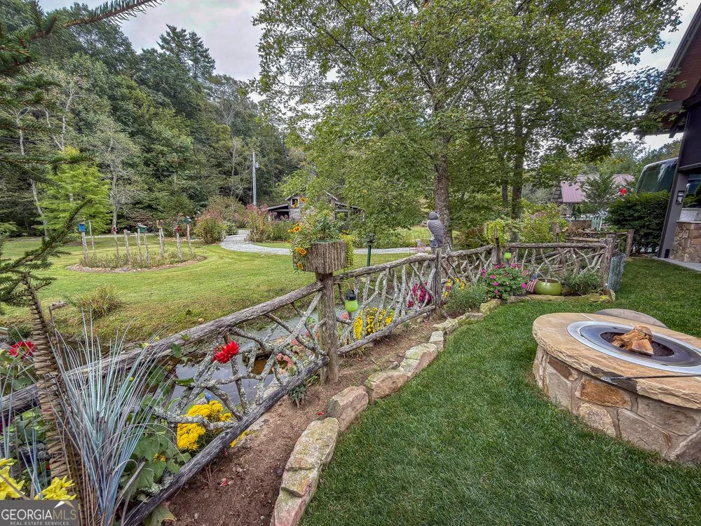 111 Wildflower RD Scaly Mountain, NC 28775