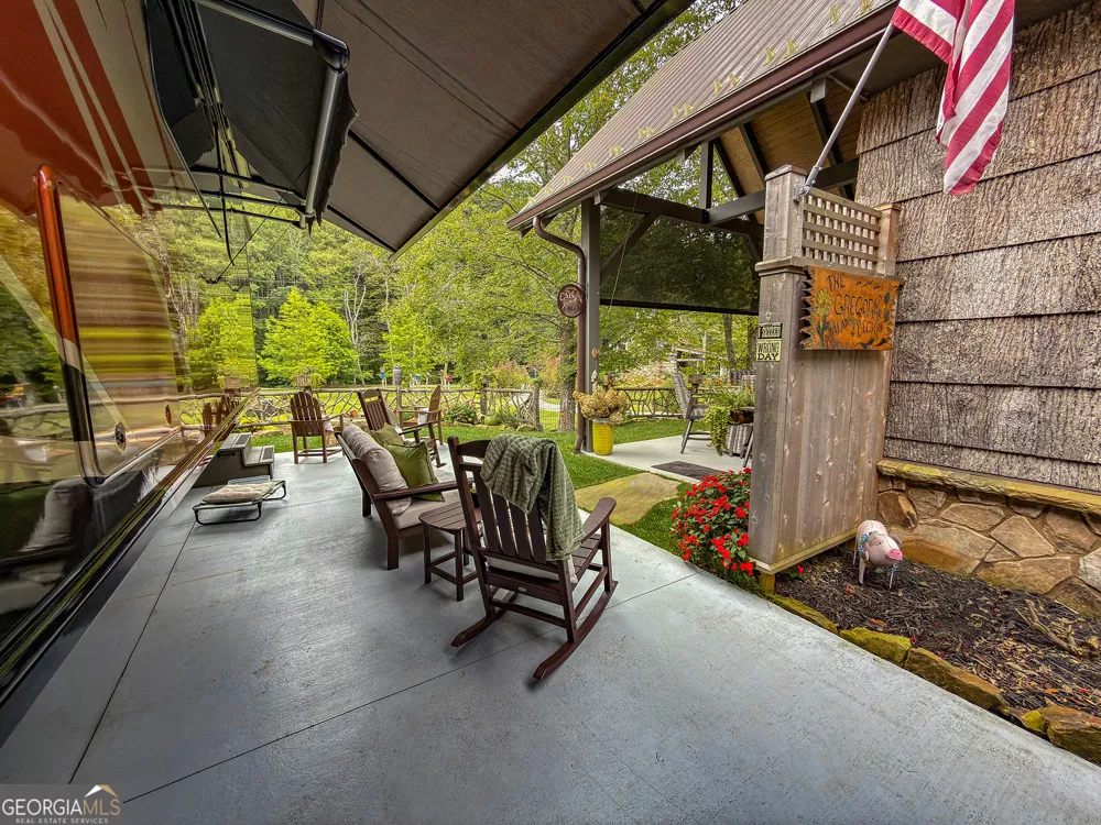 111 Wildflower RD Scaly Mountain, NC 28775