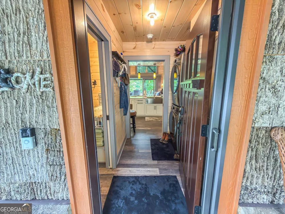 111 Wildflower RD Scaly Mountain, NC 28775