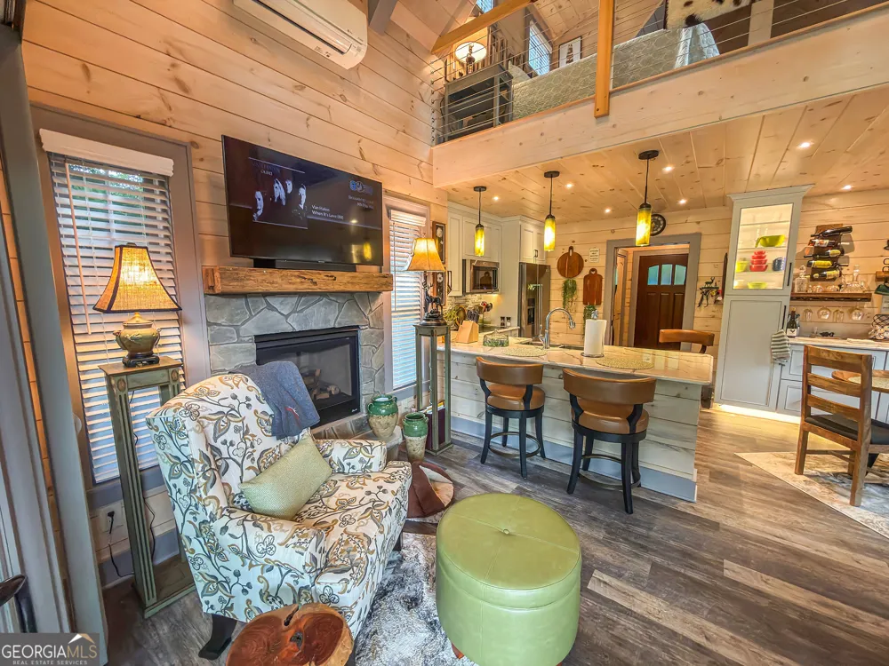 111 Wildflower RD Scaly Mountain, NC 28775