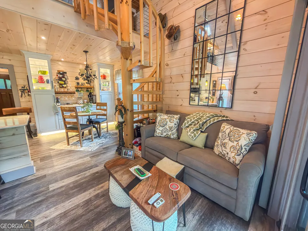 111 Wildflower RD Scaly Mountain, NC 28775