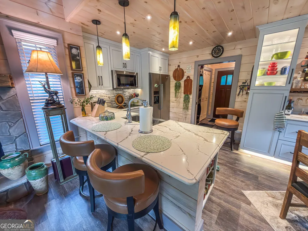 111 Wildflower RD Scaly Mountain, NC 28775