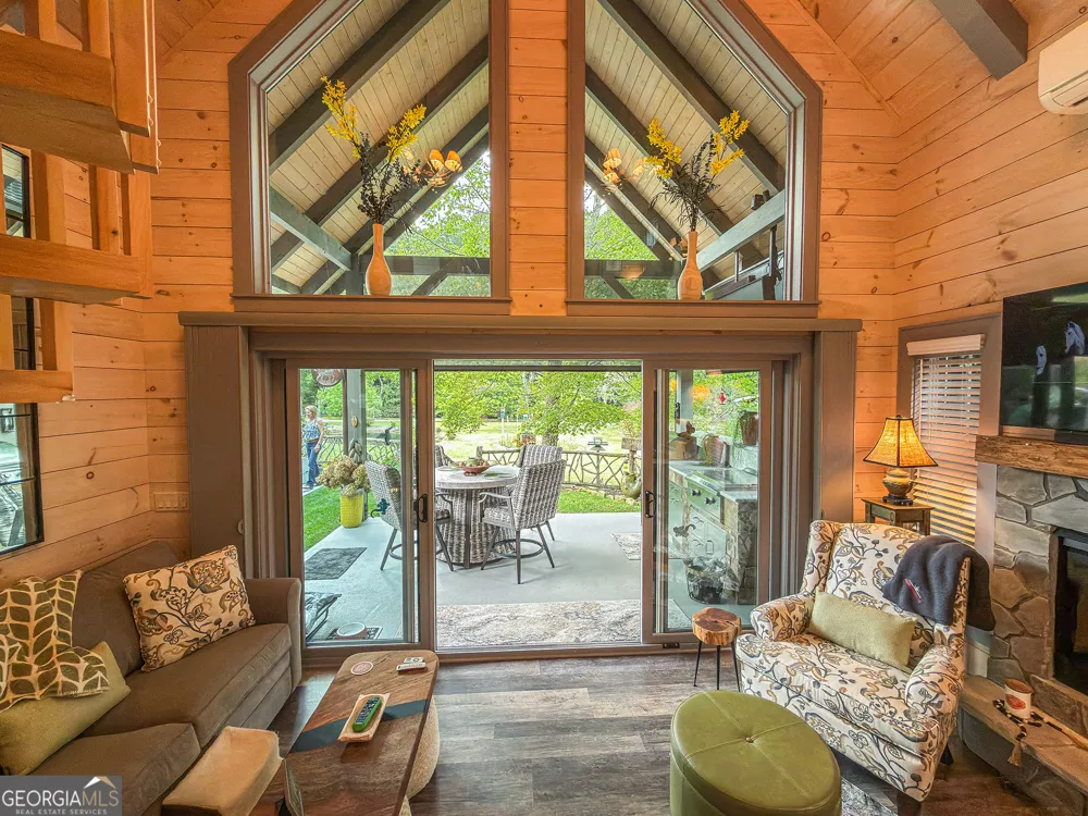111 Wildflower RD Scaly Mountain, NC 28775