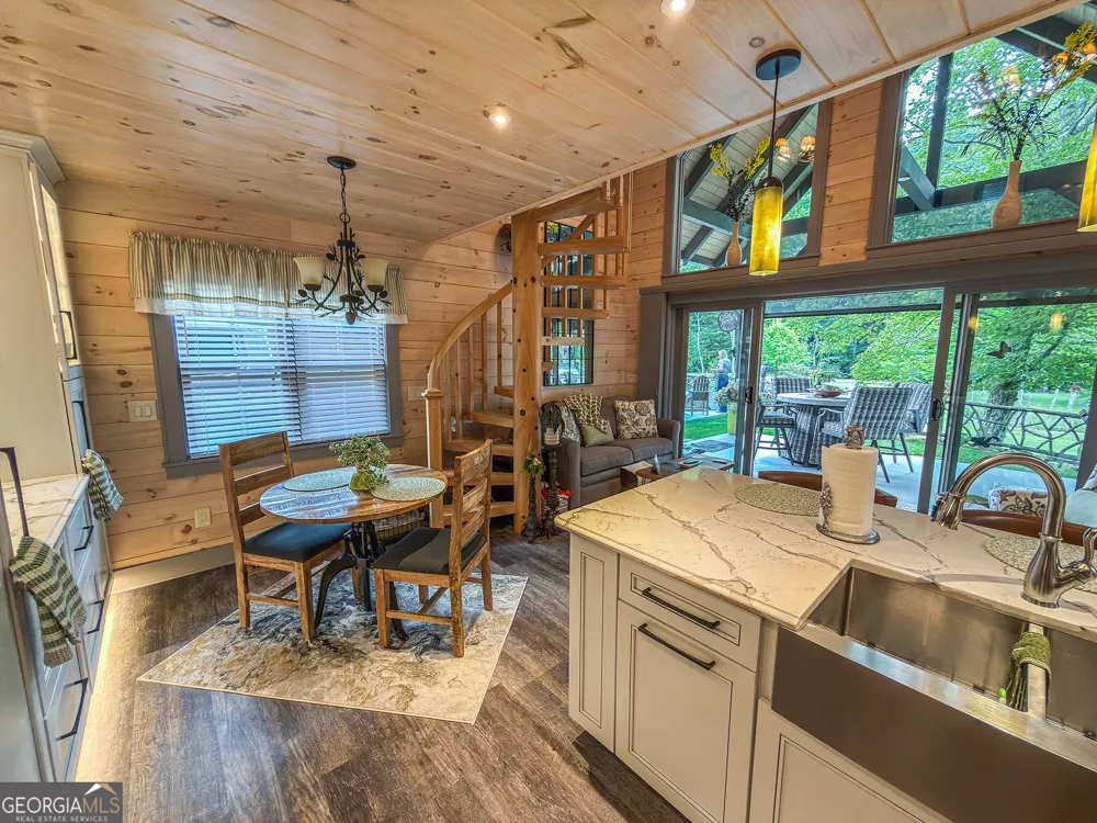 111 Wildflower RD Scaly Mountain, NC 28775