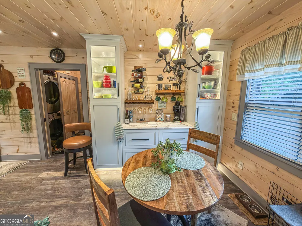 111 Wildflower RD Scaly Mountain, NC 28775