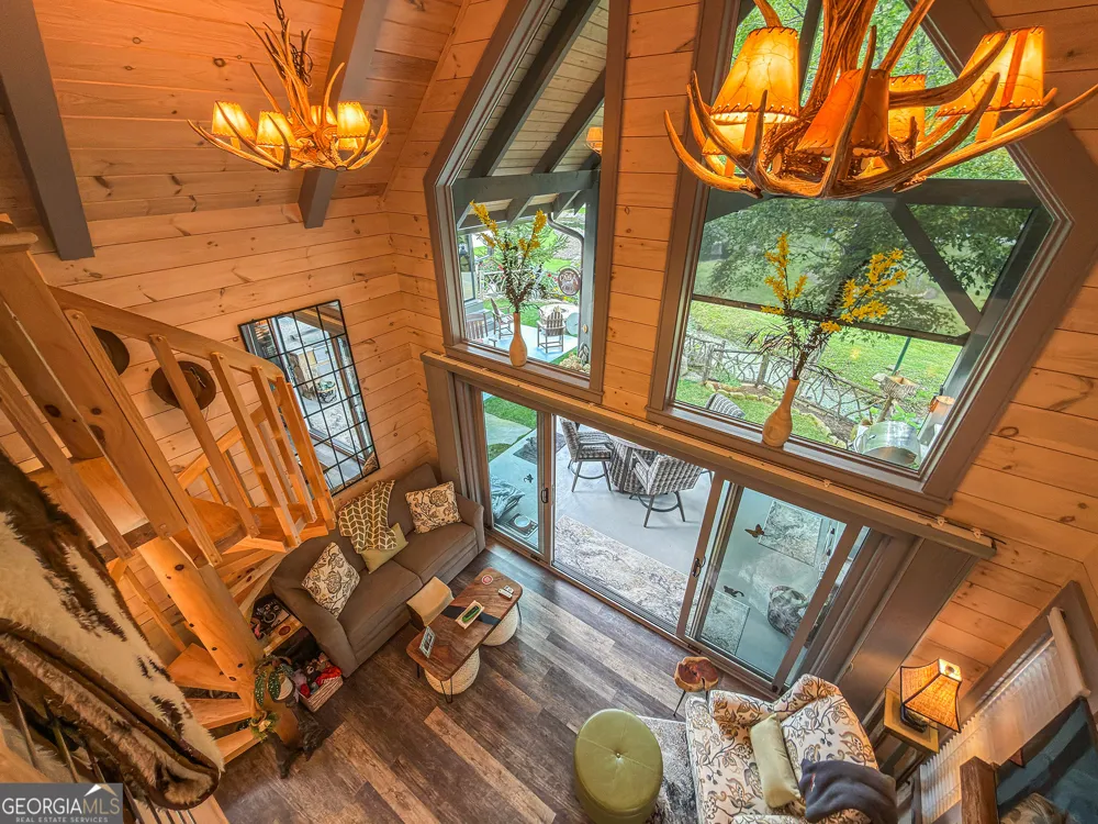 111 Wildflower RD Scaly Mountain, NC 28775