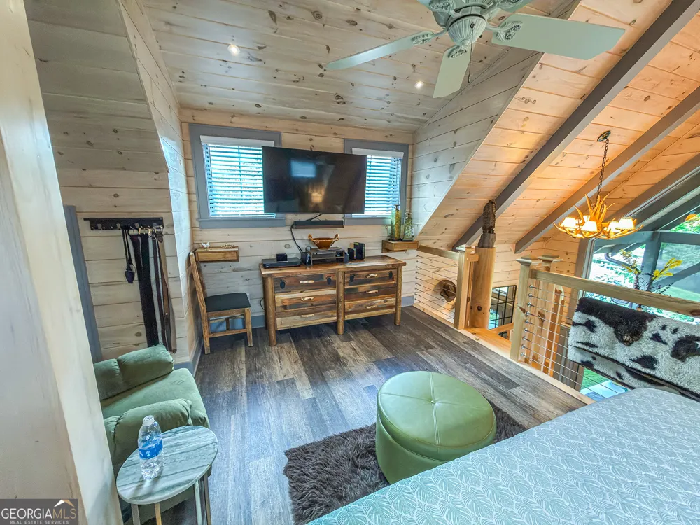 111 Wildflower RD Scaly Mountain, NC 28775
