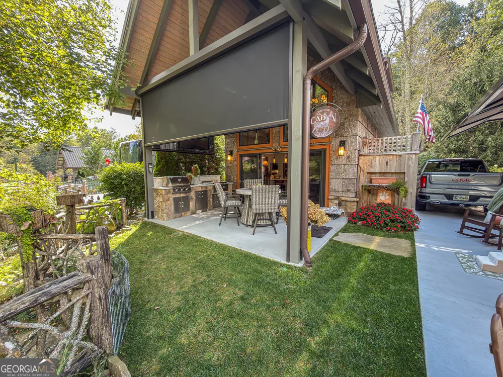 111 Wildflower RD Scaly Mountain, NC 28775