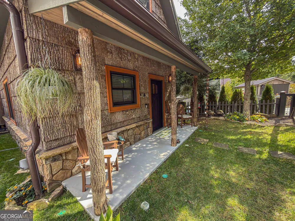 111 Wildflower RD Scaly Mountain, NC 28775