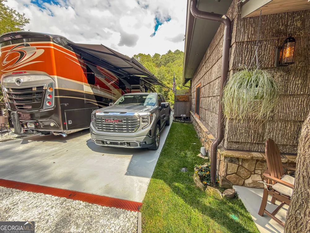 111 Wildflower RD Scaly Mountain, NC 28775