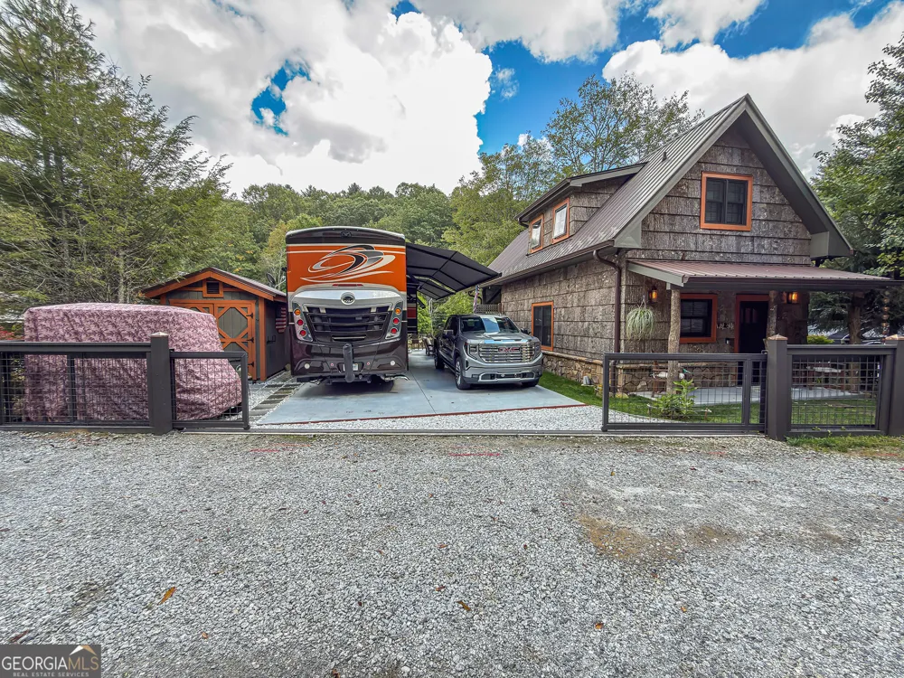 111 Wildflower RD Scaly Mountain, NC 28775