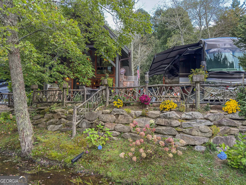111 Wildflower RD Scaly Mountain, NC 28775
