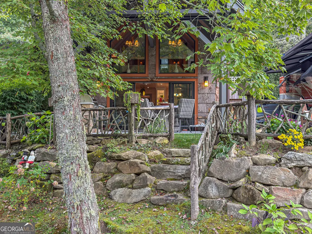 111 Wildflower RD Scaly Mountain, NC 28775