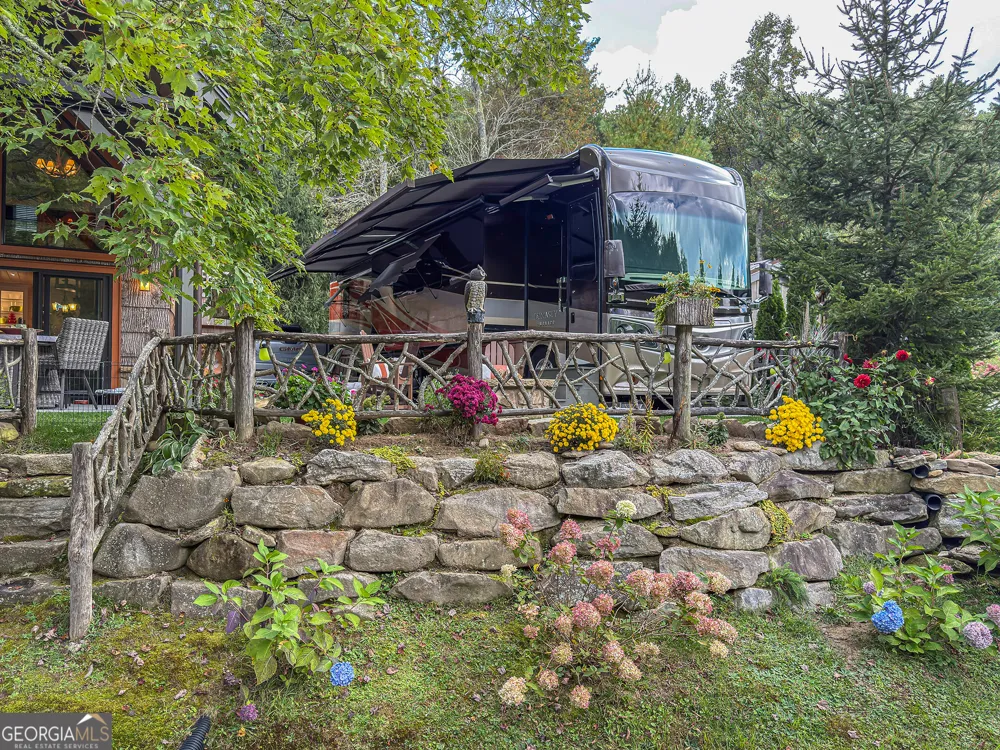 111 Wildflower RD Scaly Mountain, NC 28775